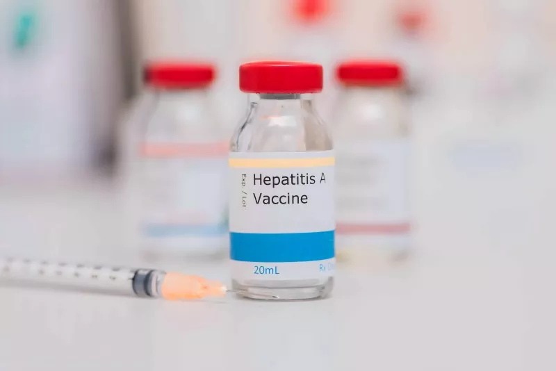 Bagaimana Memilih Antara Vaksin Hepatitis A yang Dilemahkan Hidup dan Tidak Diaktifkan?